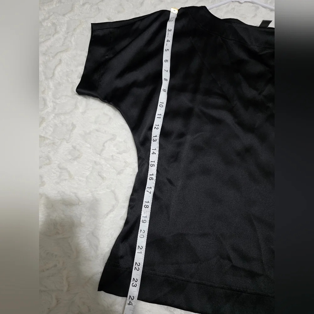 St. John Black Short Sleeve Tee - Picture 4 of 7